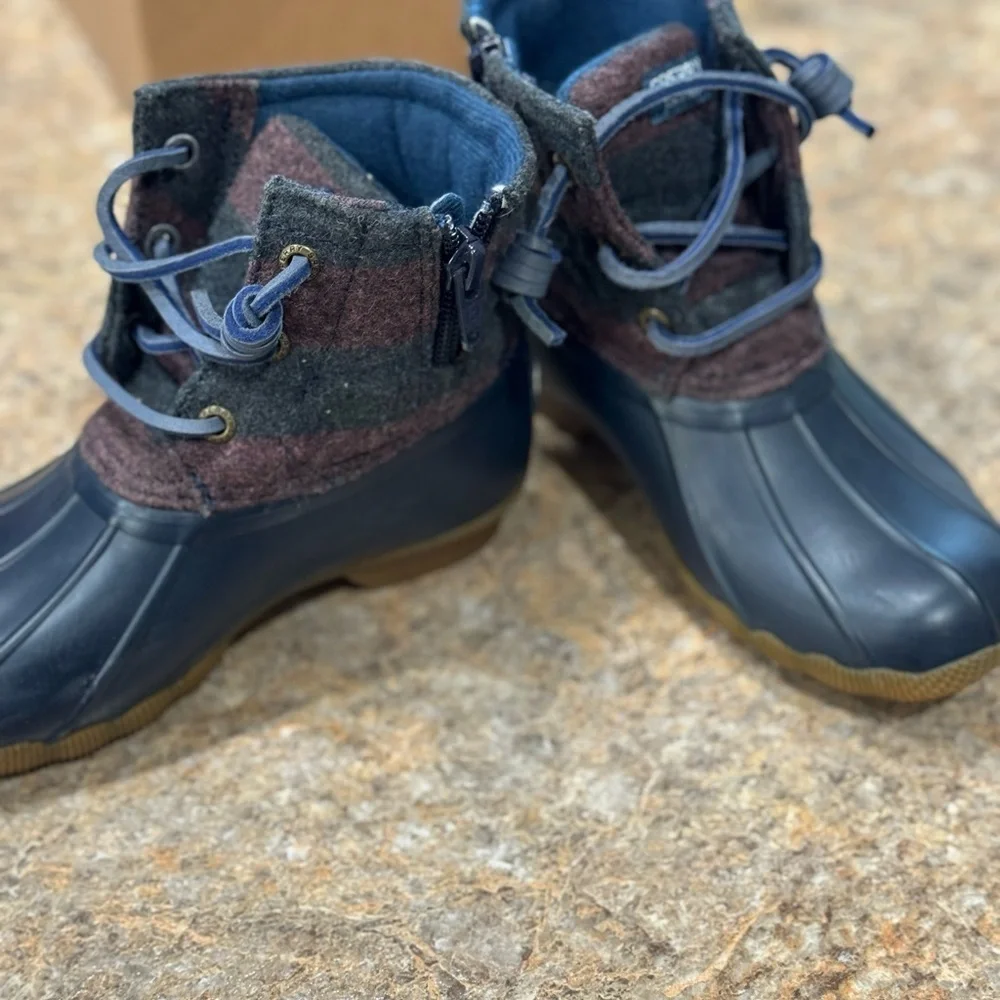 New Girls Sperry Boots
